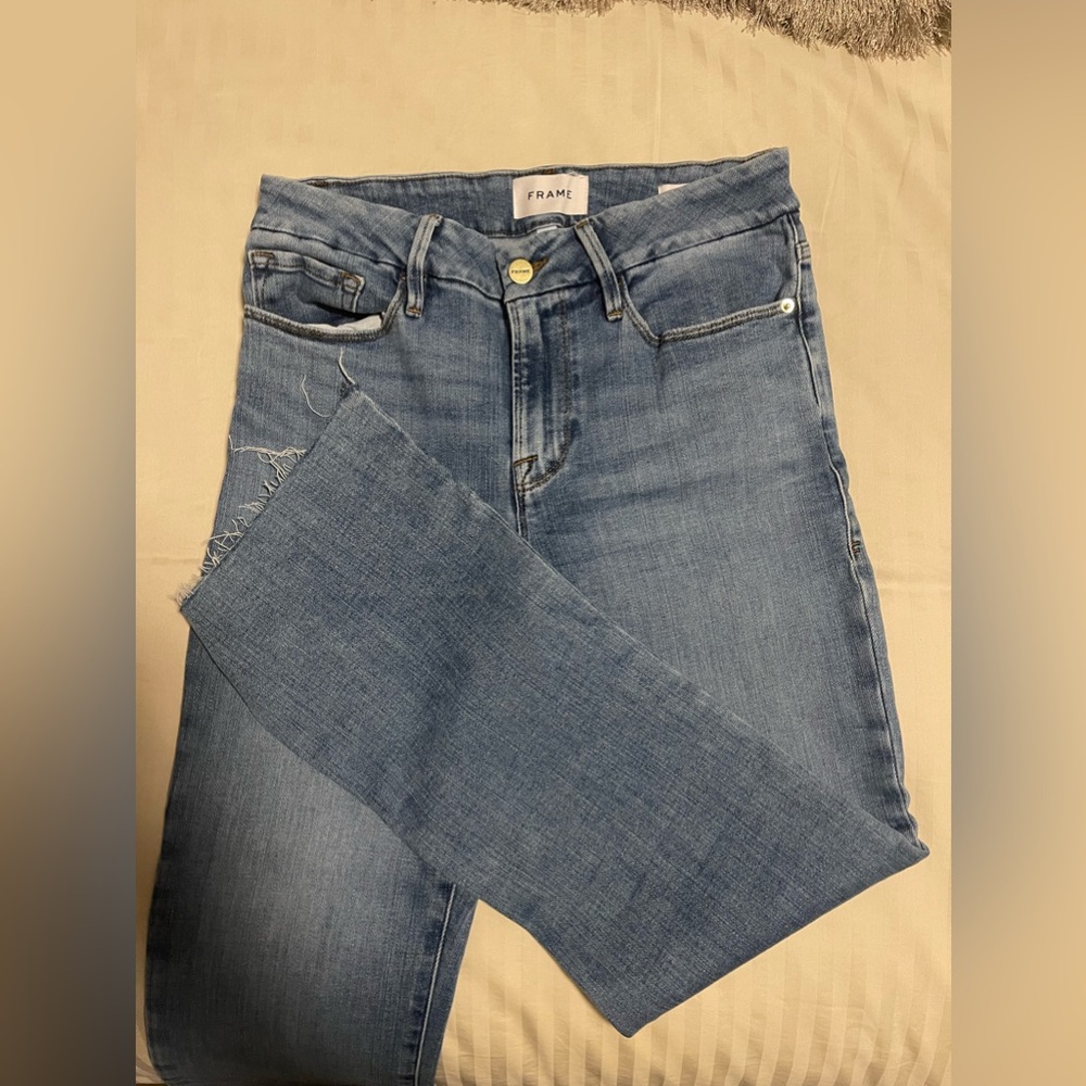 Super stylish and comfy Frame cropped light denim. Size 28